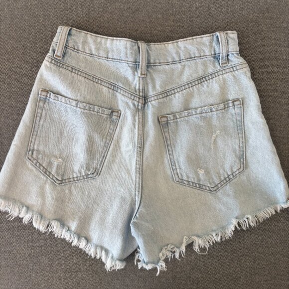 Dynamite | Light Wash Distressed High-Waisted Denim Shorts – Size 25 - Picture 6 of 6